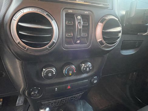Used 2017 Jeep Wrangler Unlimited Sport w/ Quick Order Package 23S AWD/4WD image 11