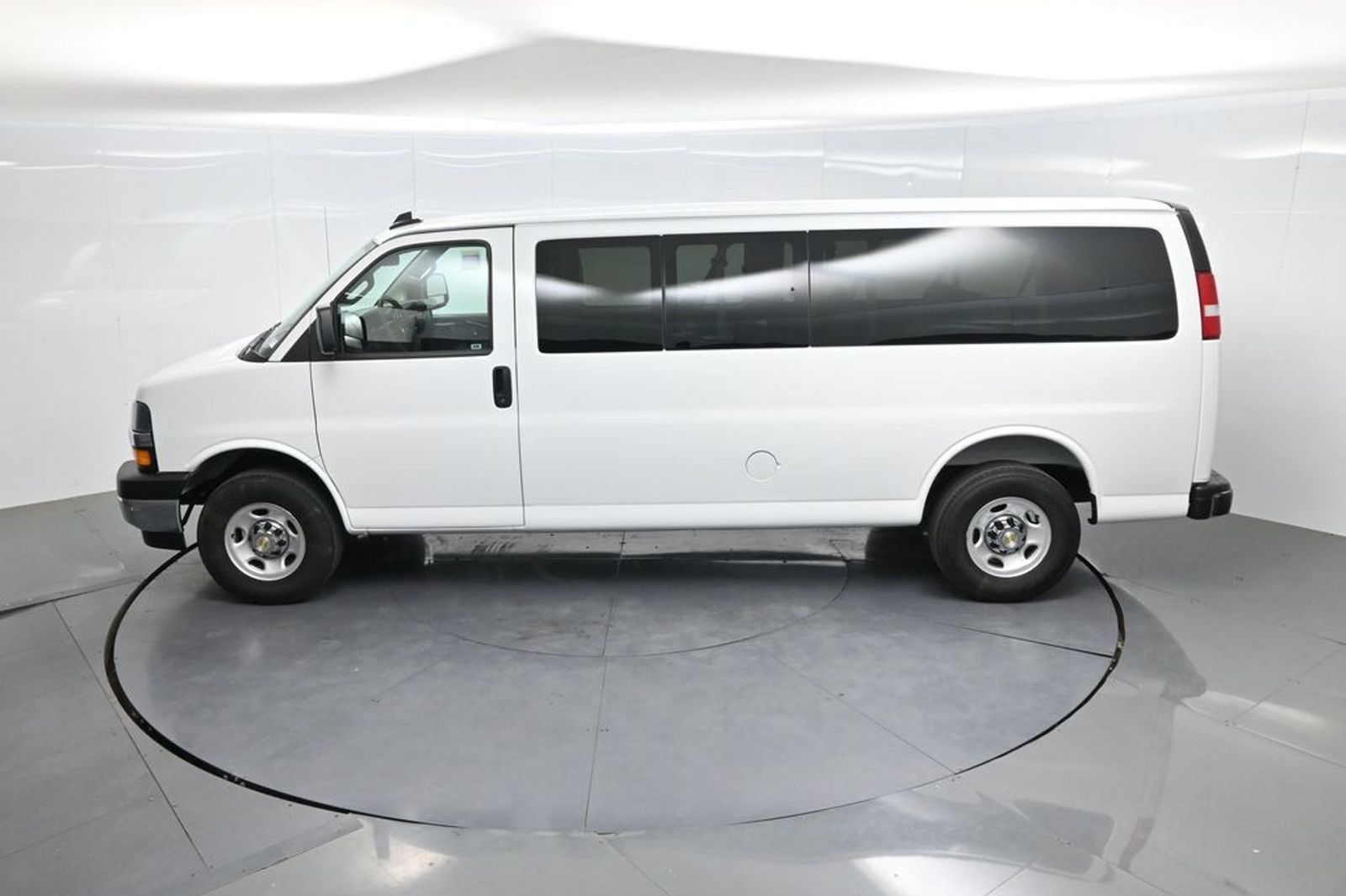 Used 2025 Chevrolet Express 3500 LT w/ LT Preferred Equipment Group RWD image 51