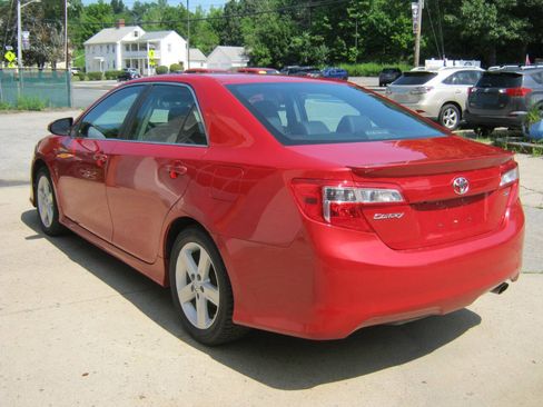 Used 2014 Toyota Camry SE w/ Moonroof Package FWD image 7