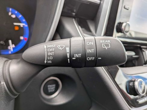 Used 2022 Toyota Corolla Cross XLE image 26