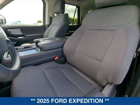 Used 2025 Ford Expedition Active RWD image 20