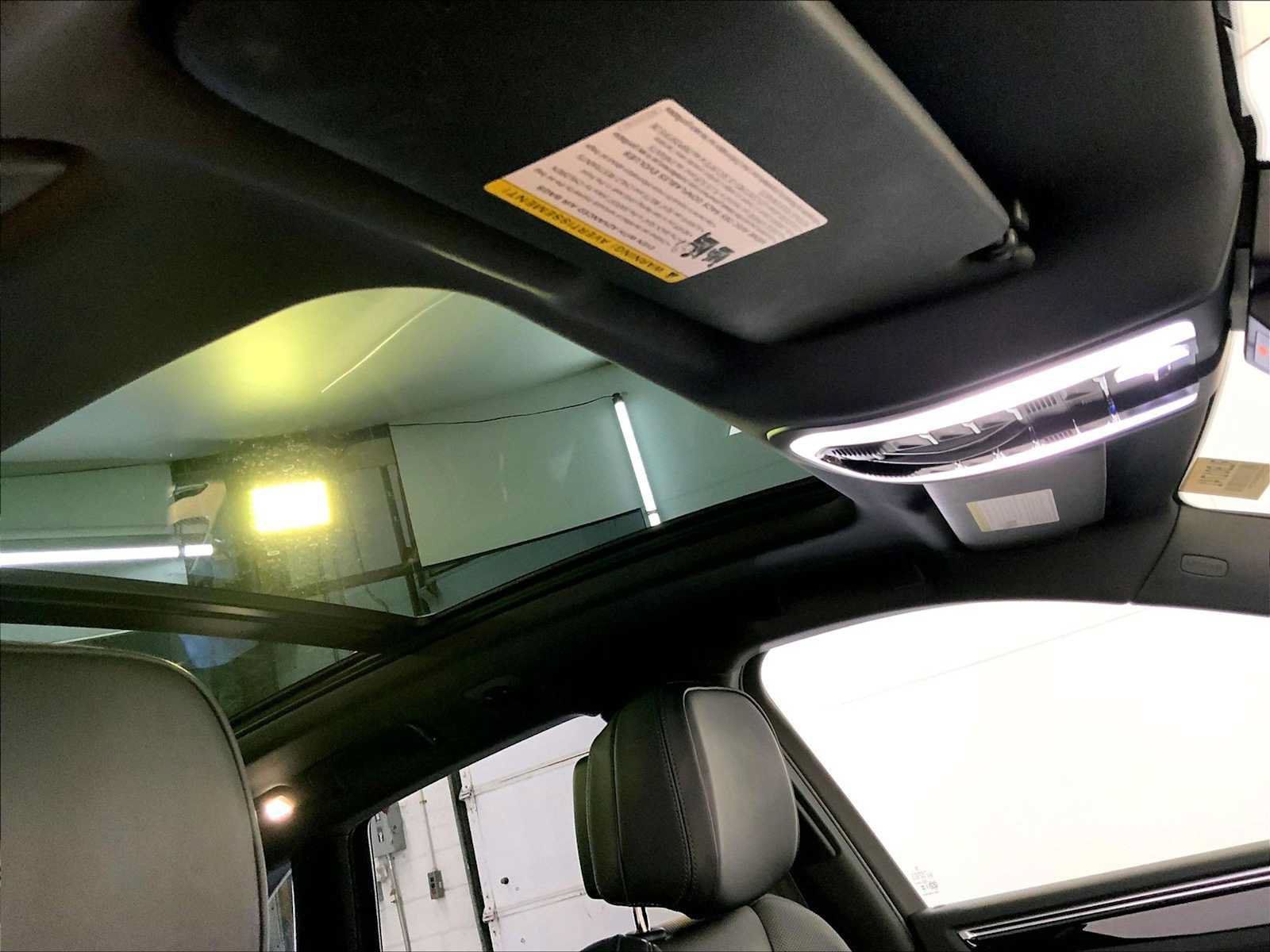 Certified 2024 Porsche Macan AWD/4WD image 20
