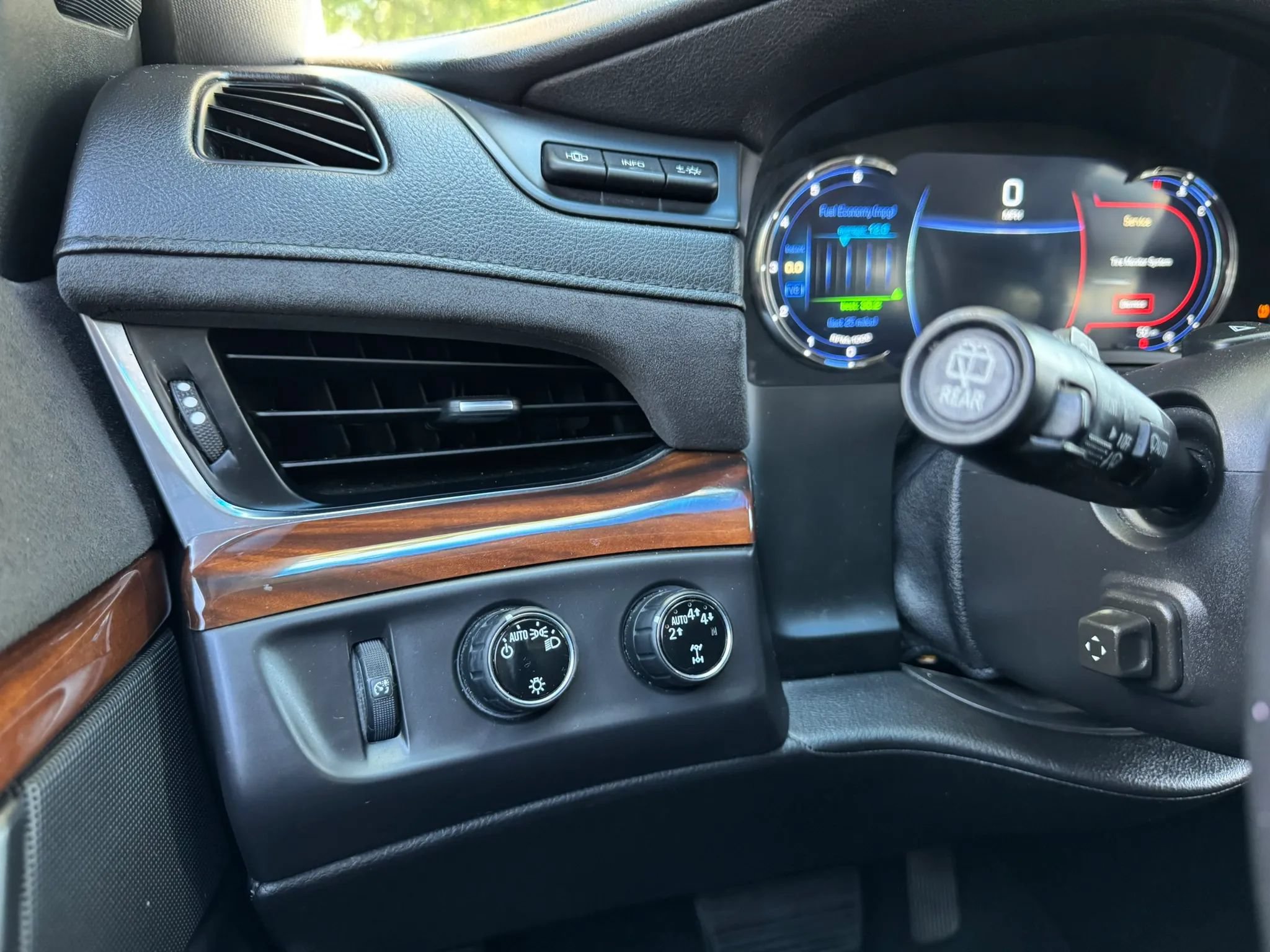 Used 2017 Cadillac Escalade Luxury AWD/4WD image 24
