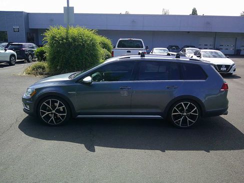 Used 2017 Volkswagen Golf Alltrack S AWD/4WD image 2