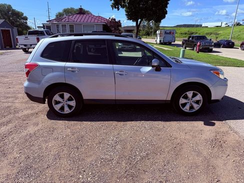Used 2015 Subaru Forester 2.5i Premium w/ All-Weather Package AWD/4WD image 4