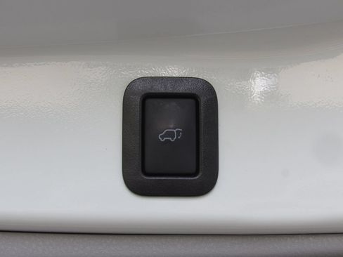 Certified 2019 Toyota Highlander XLE AWD/4WD image 24
