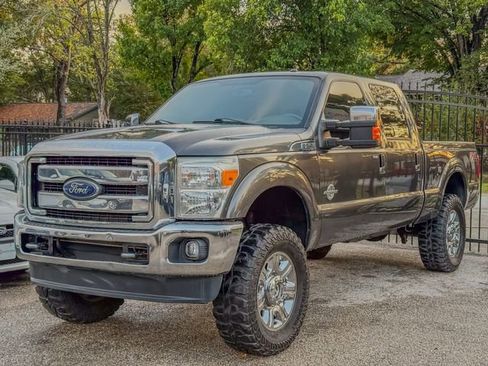 Used 2016 Ford F250 Lariat w/ Lariat Ultimate Package image 4