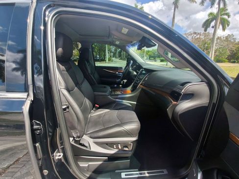 Used 2018 Cadillac Escalade Luxury image 39