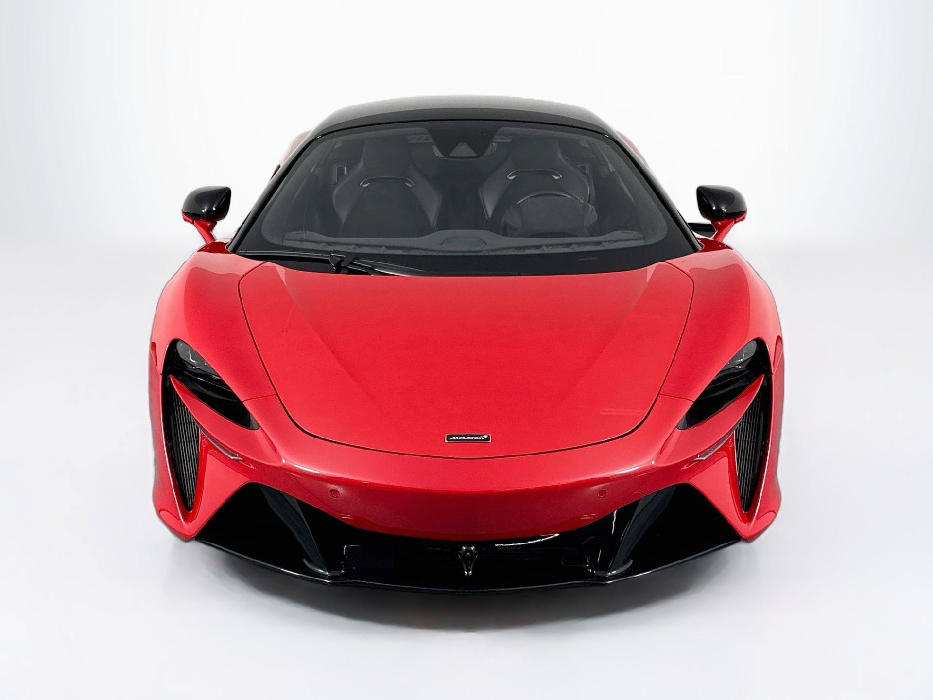 Used 2024 McLaren Artura RWD image 2