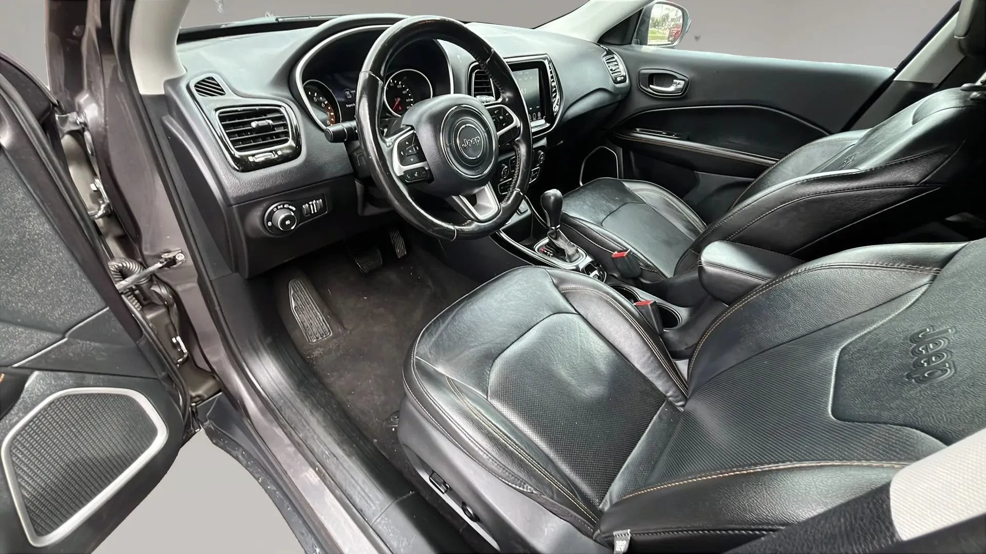 Used 2020 Jeep Compass Limited FWD image 2