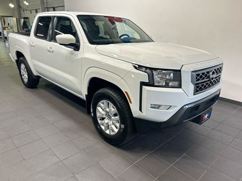 Used 2023 Nissan Frontier SV w/ SV Convenience Package AWD/4WD image 2