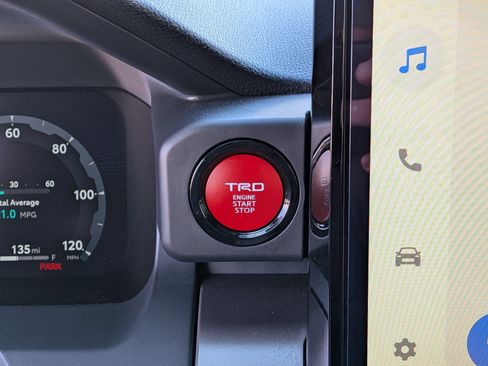 Certified 2024 Toyota Tacoma TRD Off-Road image 26