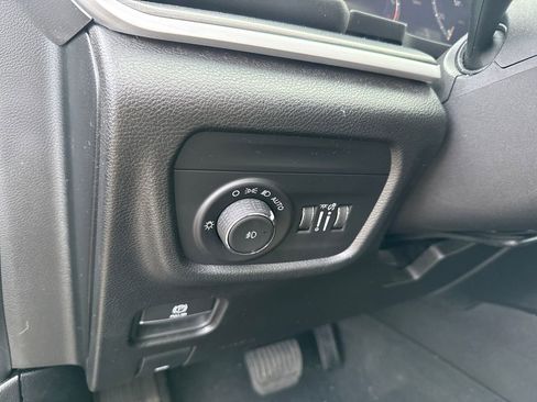 Used 2023 Jeep Grand Cherokee Limited AWD/4WD image 16
