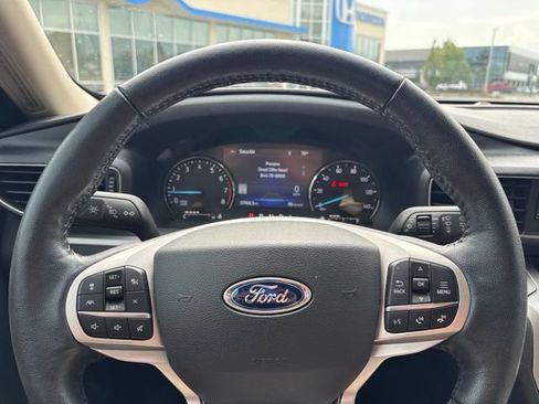 Used 2022 Ford Explorer XLT w/ Equipment Group 202A RWD image 13