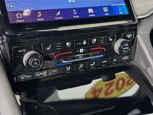 Certified 2024 Jeep Grand Cherokee L Limited w/ Luxury Tech Group II image 26