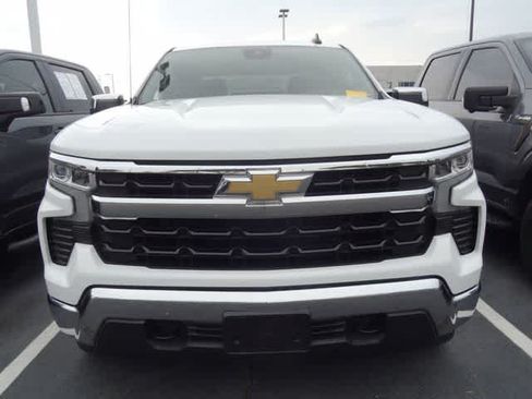 Used 2022 Chevrolet Silverado 1500 LT AWD/4WD image 2