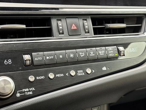 Used 2025 Lexus ES 300h w/ Premium Package FWD image 25