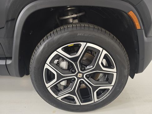 Used 2025 Rivian R1S Adventure AWD/4WD image 11