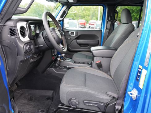 Used 2024 Jeep Wrangler Unlimited AWD/4WD image 4