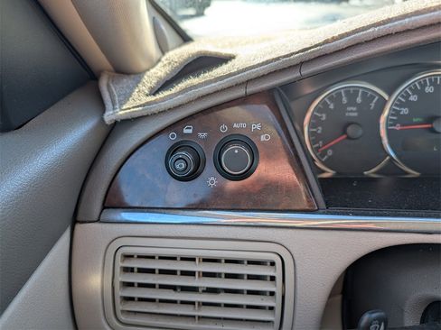 Used 2007 Buick LaCrosse CXL image 25