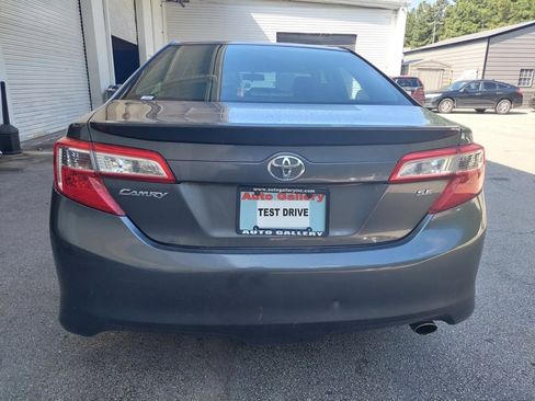 Used 2012 Toyota Camry SE image 3