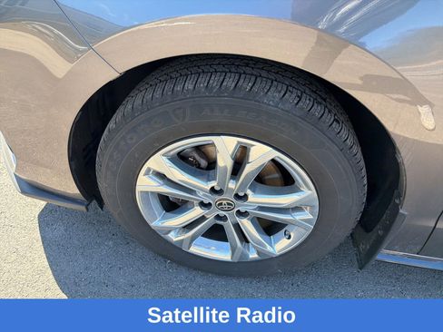 Used 2022 Toyota Sienna XSE w/ XSE Plus Package image 11