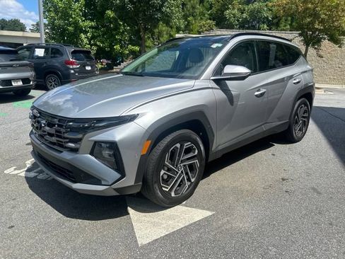 Certified 2025 Hyundai Tucson Limited AWD/4WD image 3