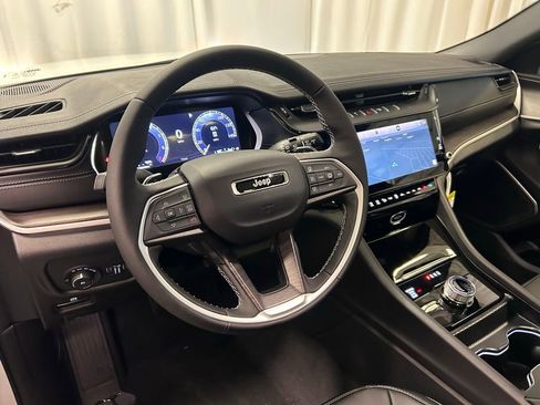 New 2026 Jeep Grand Cherokee Limited AWD/4WD image 2