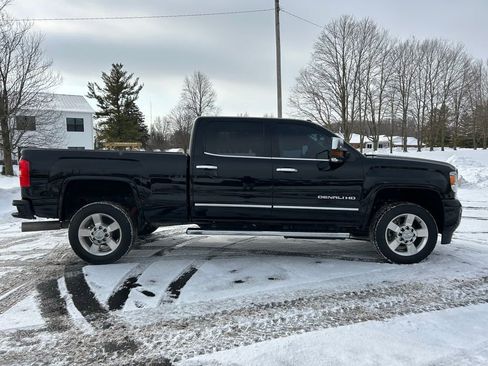 Used 2016 GMC Sierra 2500 Denali image 2