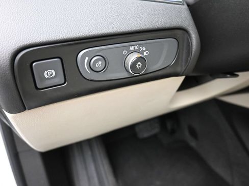 Used 2019 Buick Enclave Essence FWD image 13