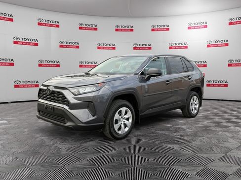 Used 2022 Toyota RAV4 LE image 7