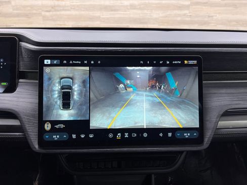 Used 2024 Rivian R1S Adventure image 9