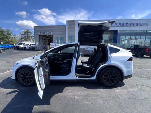 Used 2022 Tesla Model X image 11