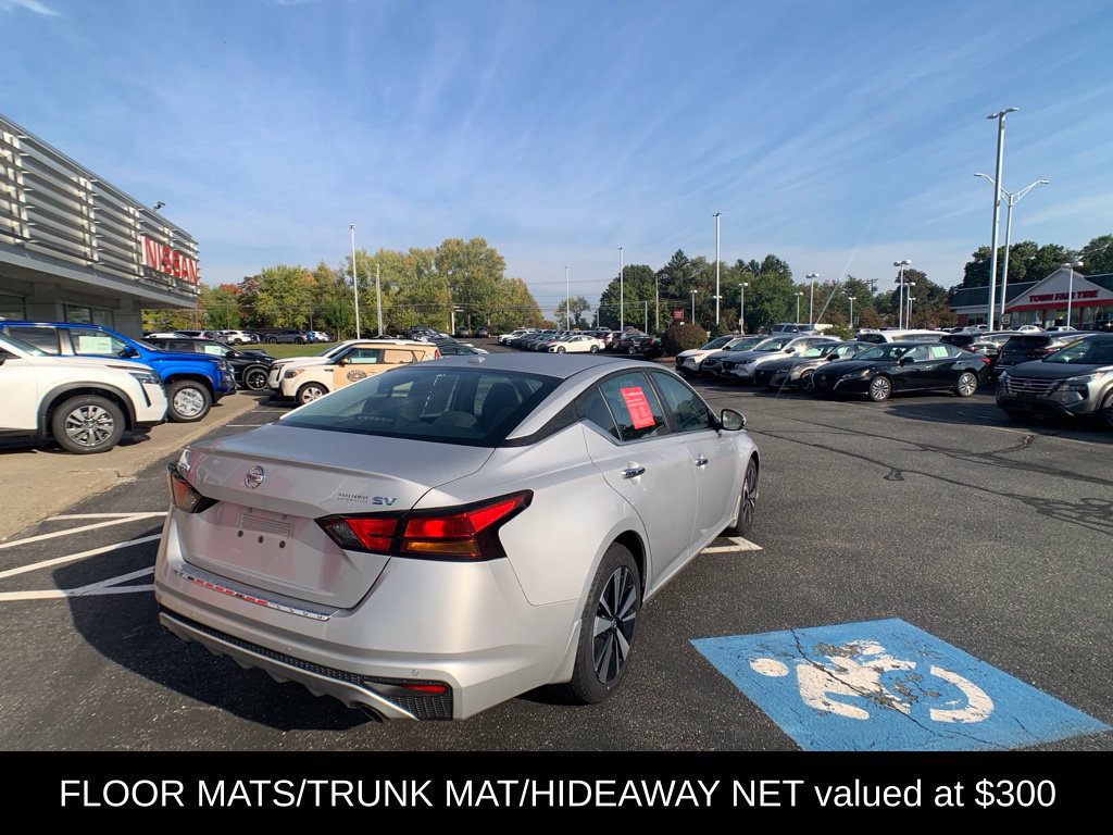 Certified 2021 Nissan Altima 2.5 SV w/ SV Premium Package FWD image 3