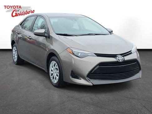 Used 2019 Toyota Corolla LE image 3