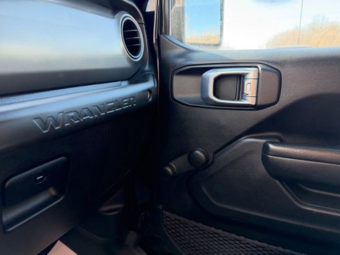 Used 2021 Jeep Wrangler Unlimited Sport image 11
