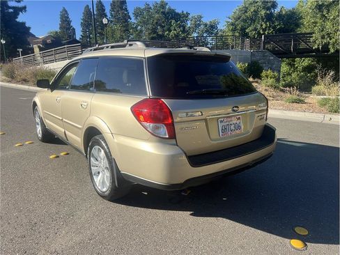 Used 2009 Subaru Outback 2.5i Limited AWD/4WD image 5
