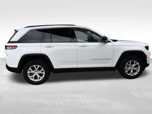Used 2023 Jeep Grand Cherokee Limited AWD/4WD image 10