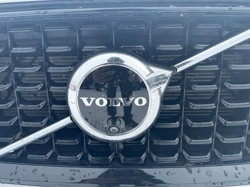 Used 2025 Volvo XC60 B5 Plus image 19