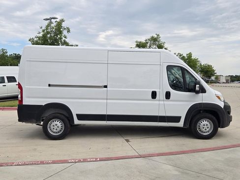 New 2026 RAM ProMaster 2500 w/ Convenience Group FWD image 4
