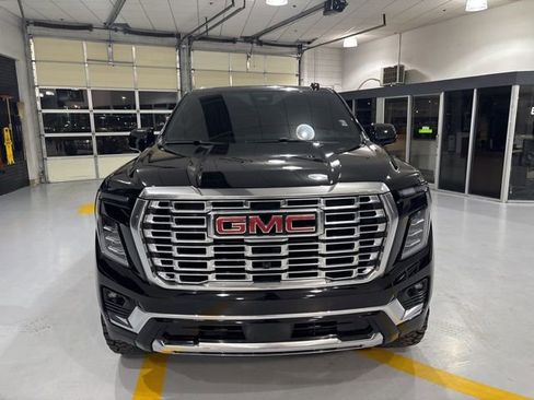 Used 2025 GMC Yukon Denali w/ Denali Reserve Package image 3