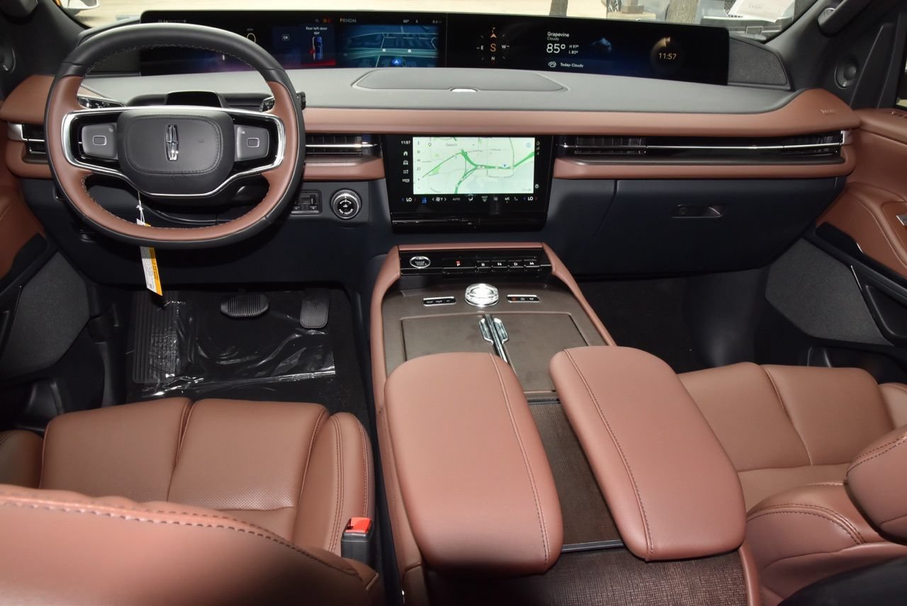 New 2027 Lincoln Navigator Reserve AWD/4WD image 17