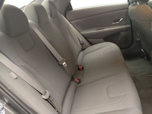 Used 2024 Hyundai Elantra SE FWD image 19