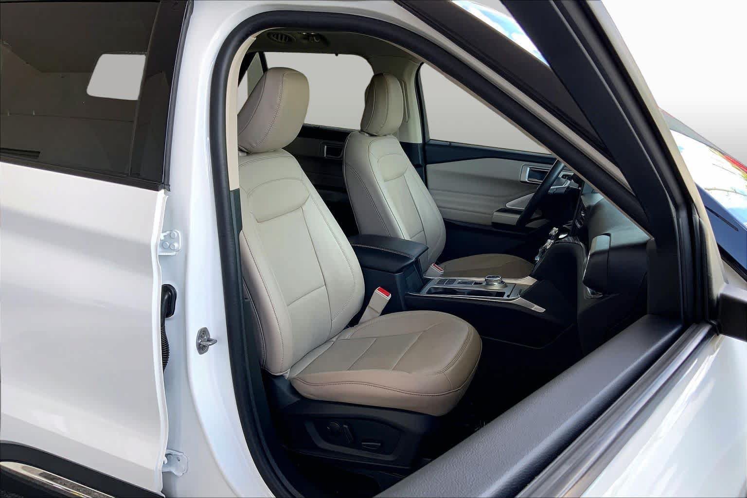 Used 2024 Ford Explorer Limited w/ Limited Technology Package RWD image 9