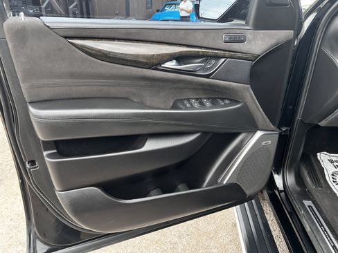 Used 2019 Cadillac Escalade ESV Platinum RWD image 36