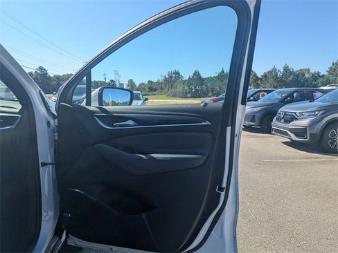 Used 2024 Buick Enclave Premium image 32