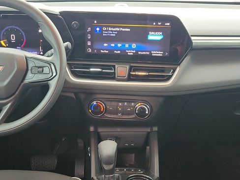 Used 2025 Chevrolet TrailBlazer LS w/ LS Convenience Package FWD image 18