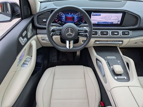 Used 2024 Mercedes-Benz GLS 450 4MATIC image 32