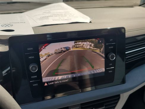 Certified 2025 Volkswagen Jetta SE image 23