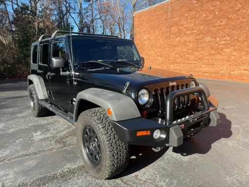 Used 2010 Jeep Wrangler Unlimited Sport image 14